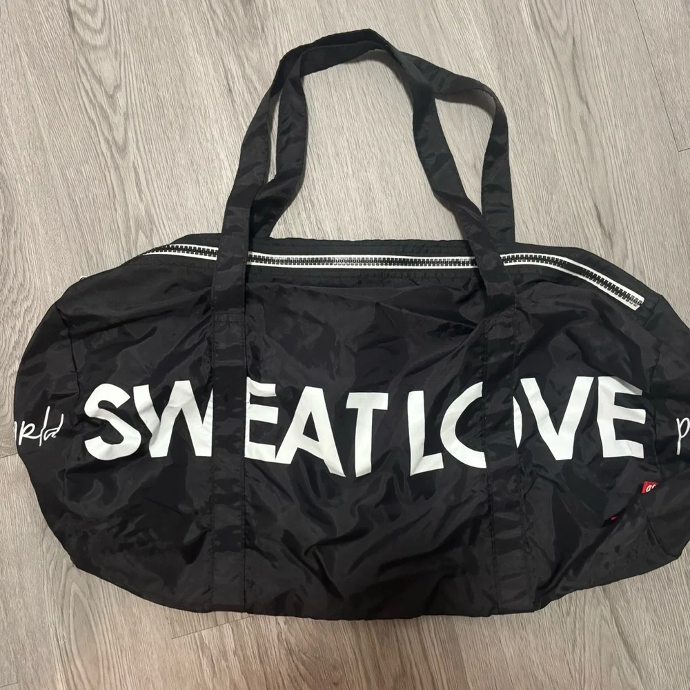 PEACE LOVE WORLD GYM/YOGA/WEKEENDER NYLON DUFFLE BAG